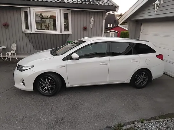 Toyota Auris 2015 photo 3