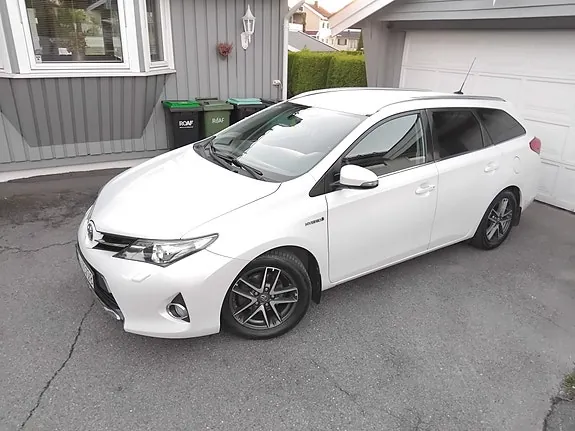 Toyota Auris 2015 photo 2
