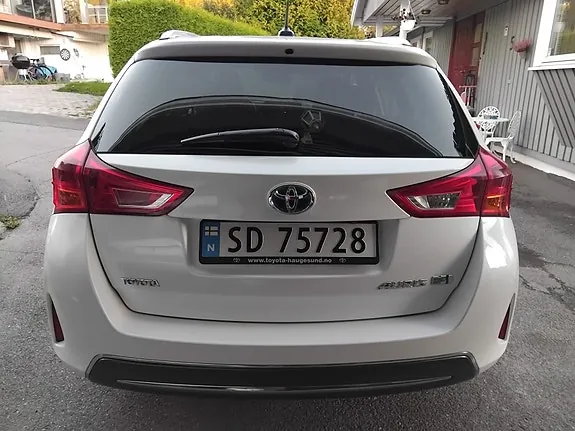 Toyota Auris 2015 photo 4