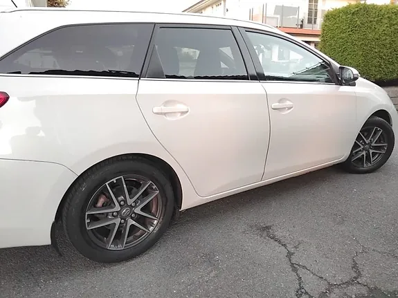 Toyota Auris 2015 photo 5