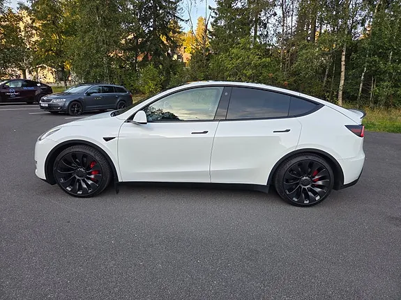 Tesla Model Y 2023 photo 5