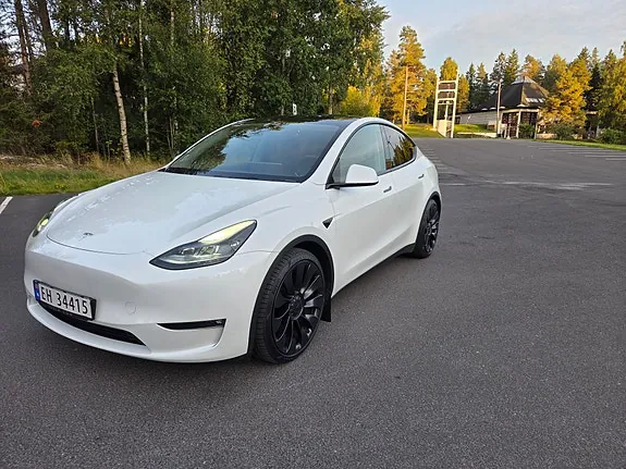 Tesla Model Y 2023 photo 4