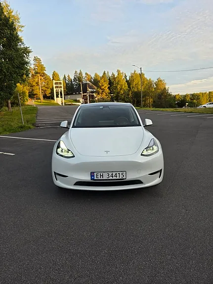 Tesla Model Y 2023 photo 3
