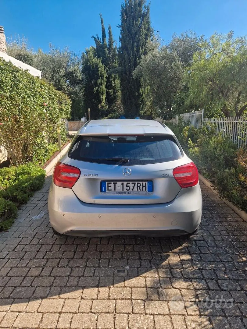 Mercedes-Benz A 200 2014 photo 2