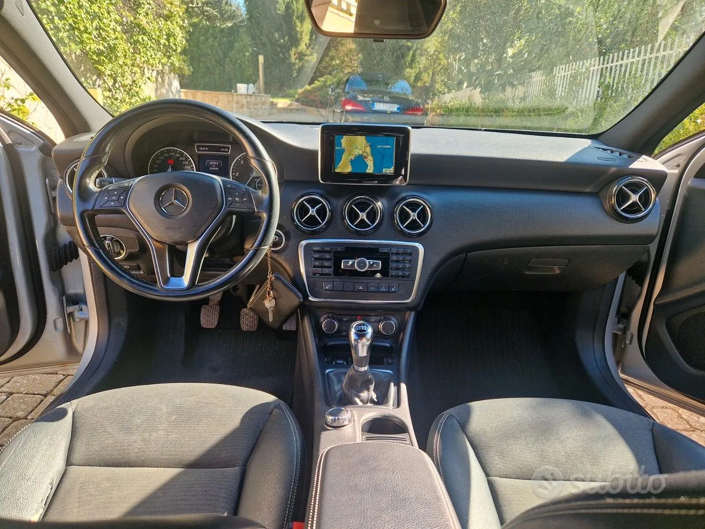 Mercedes-Benz A 200 2014 photo 3