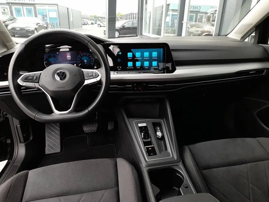 Volkswagen Golf 2022 photo 3