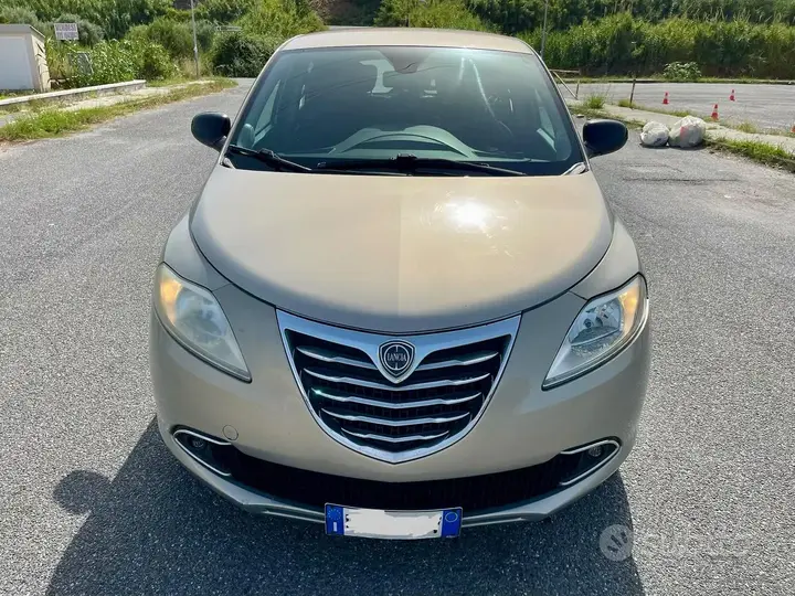 Lancia Ypsilon 2012 photo 2