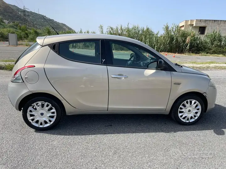 Lancia Ypsilon 2012 photo 4
