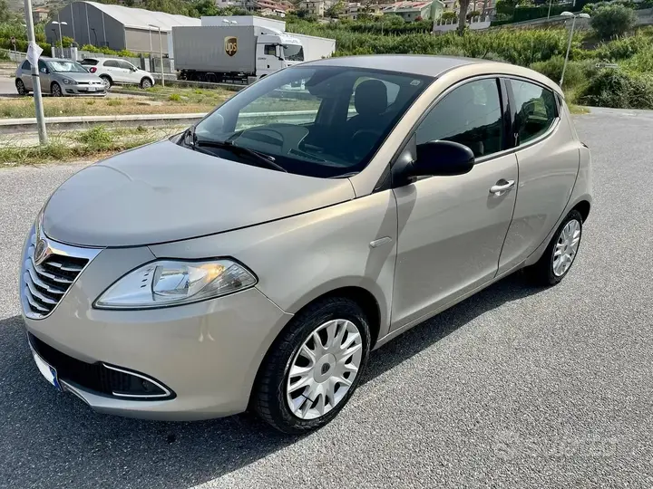 Lancia Ypsilon