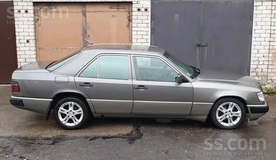 Mercedes-Benz 300 1991 photo 3
