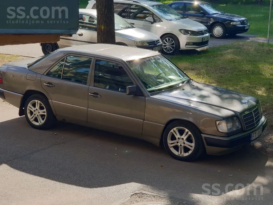 Mercedes-Benz 300 1991 photo 2