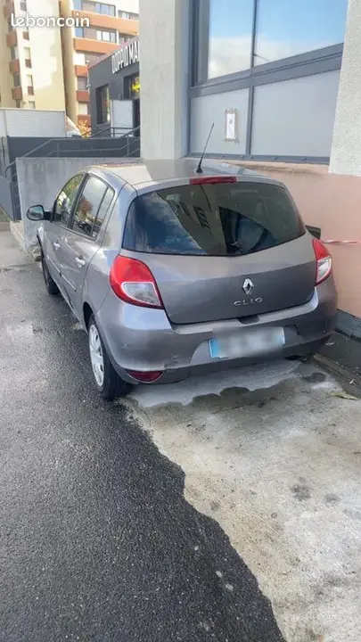 Renault Clio 2009 photo 2