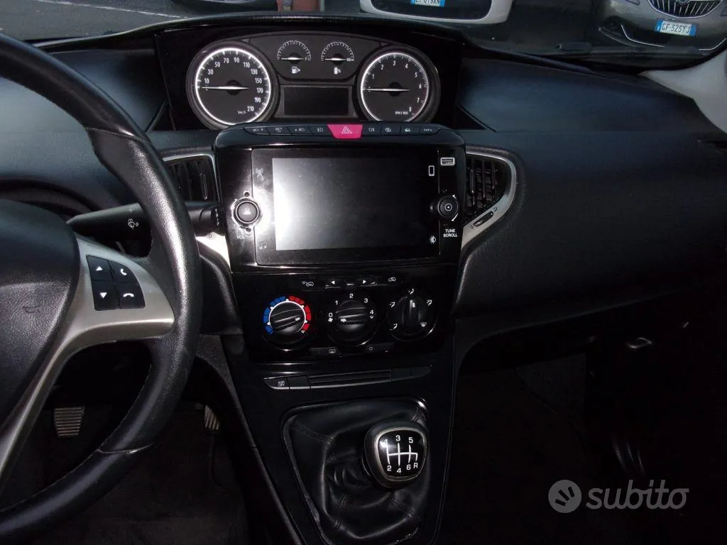 Lancia Ypsilon 2023 photo 2