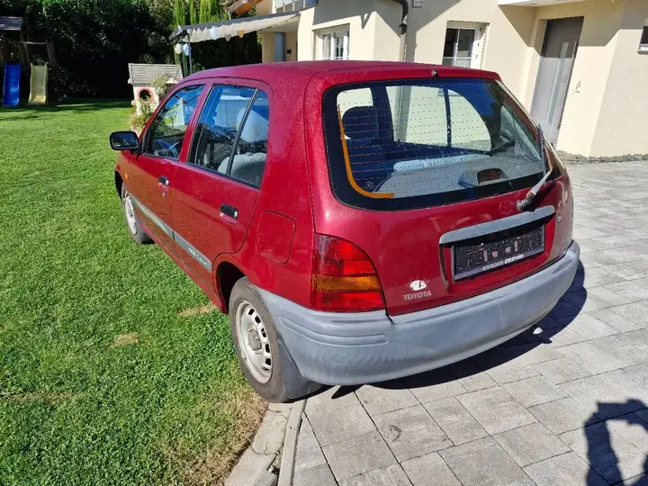 Toyota Starlet 1996 photo 2