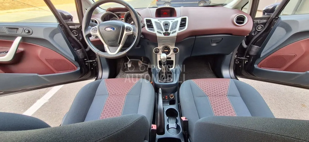 Ford Fiesta 2011 photo 2