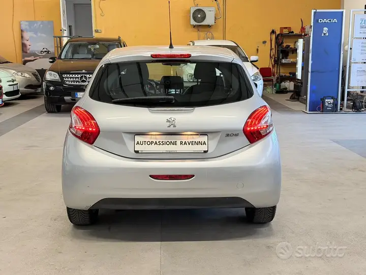 Peugeot 208 2015 photo 4