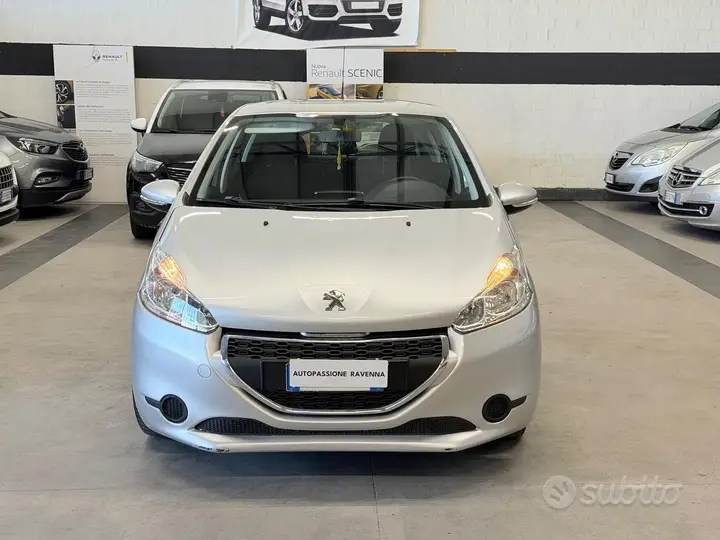 Peugeot 208 2015 photo 2