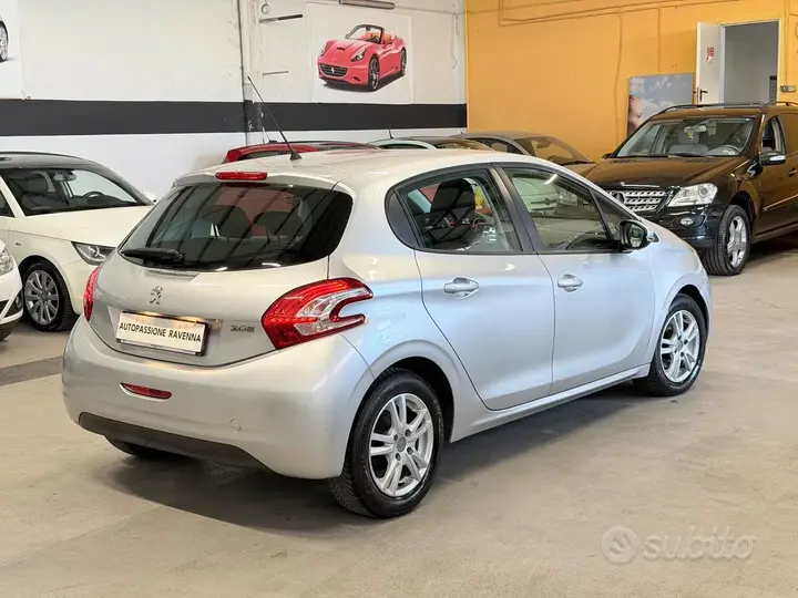 Peugeot 208 2015 photo 3