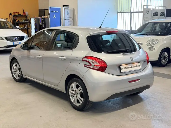 Peugeot 208 2015 photo 5
