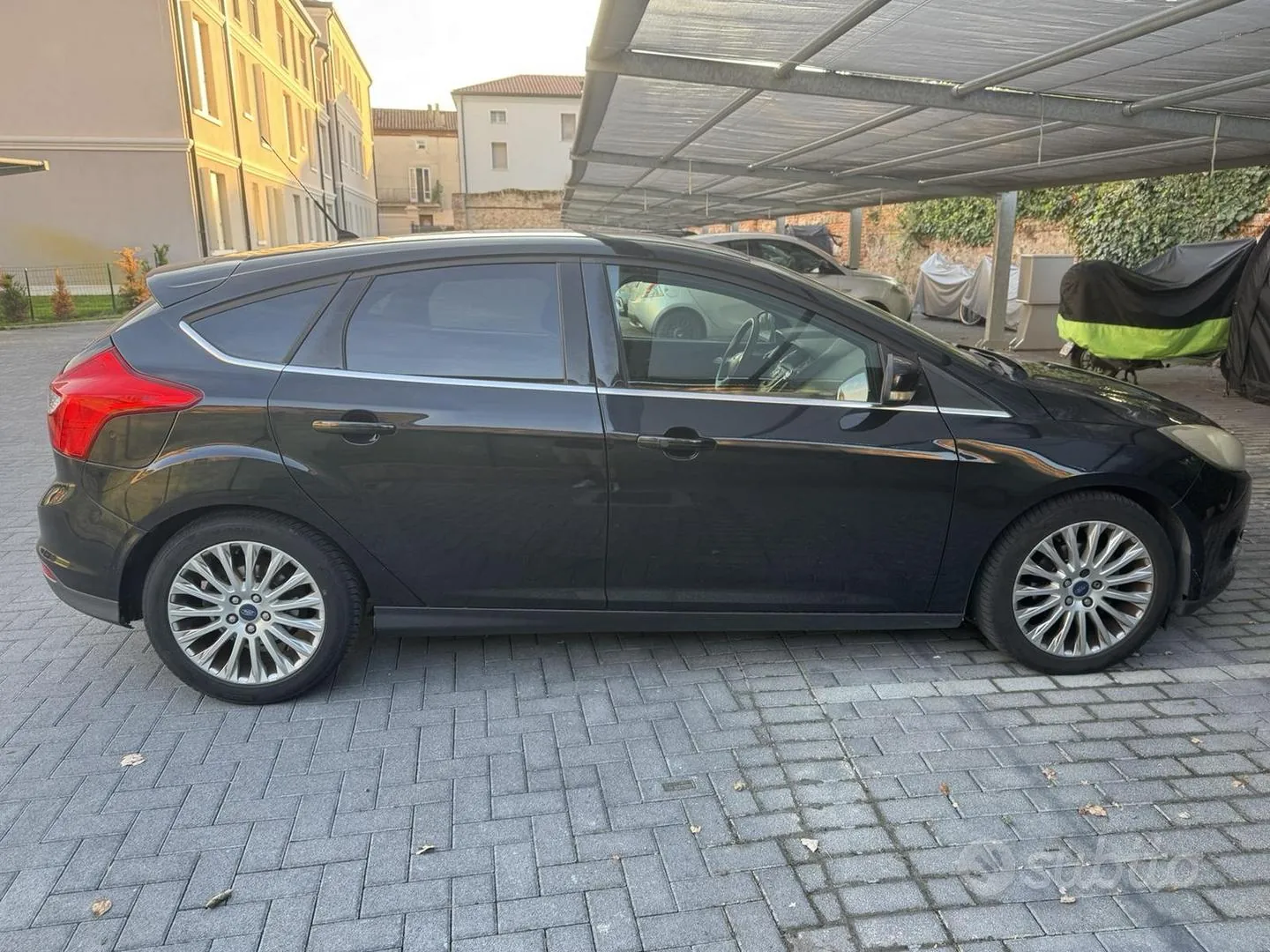 Ford Focus 2011 photo 2