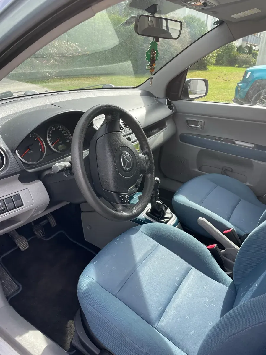 Mazda Mazda2 2005 photo 2