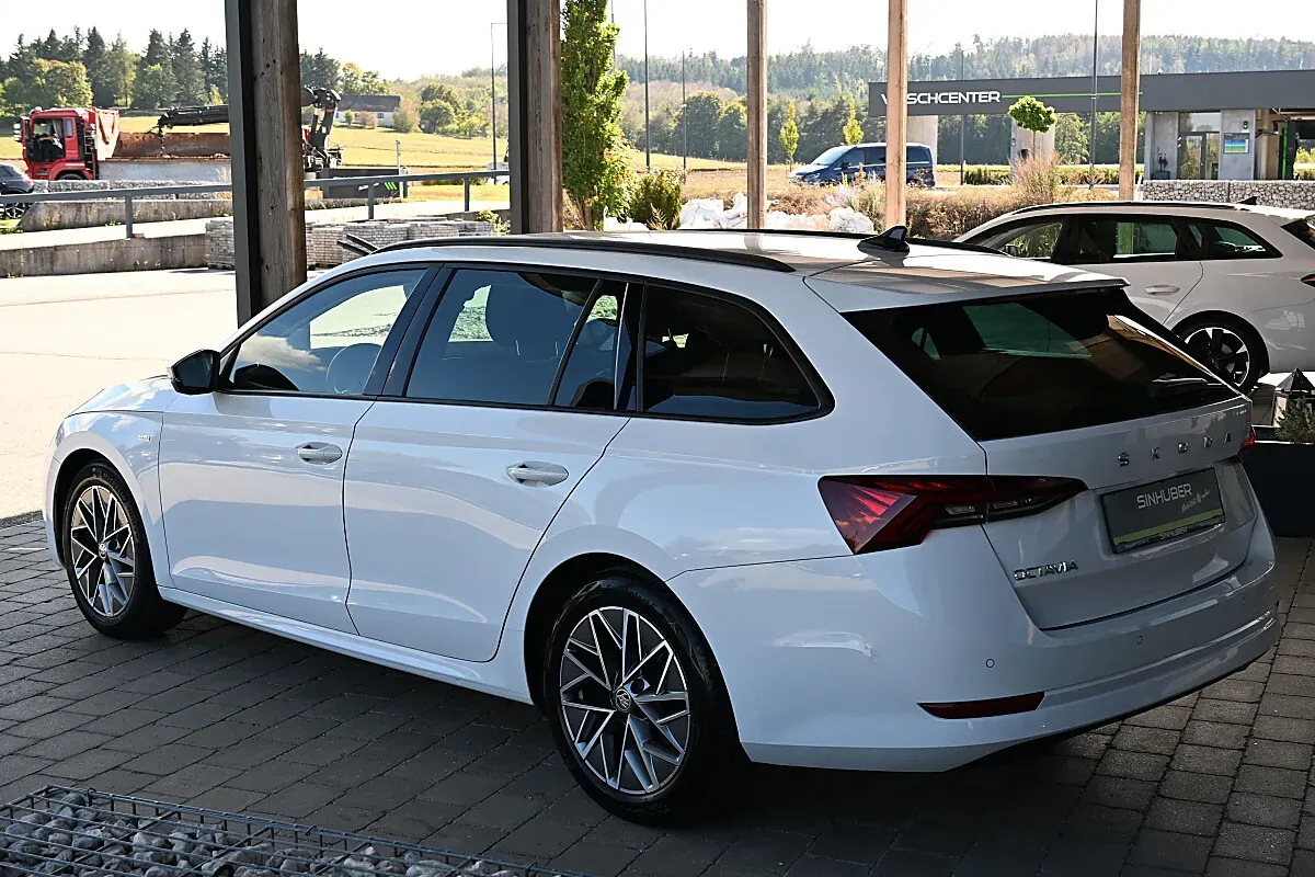 Skoda Octavia 2023 photo 3