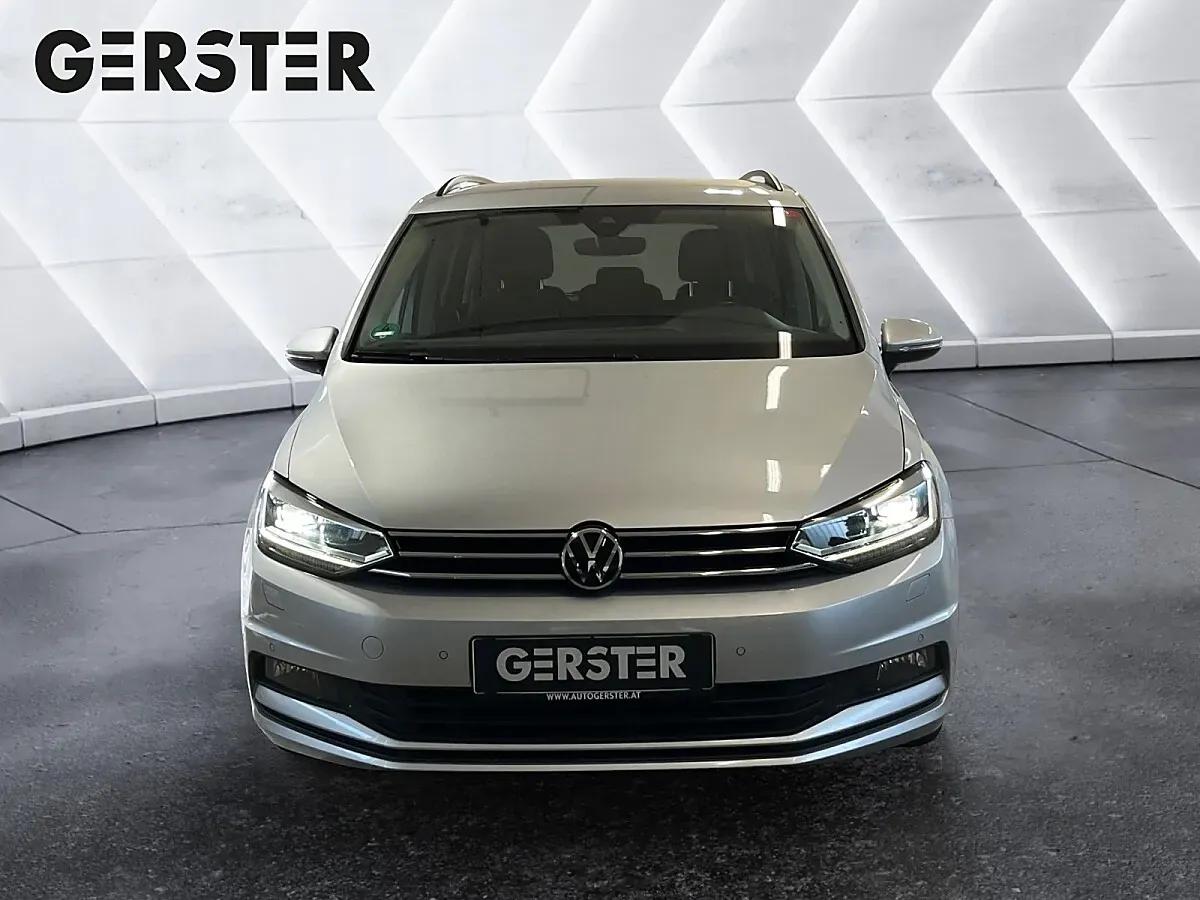 Volkswagen Touran 2021 photo 2