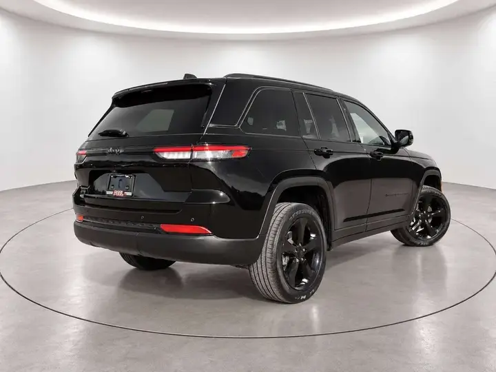 Jeep Grand Cherokee 2024 photo 5