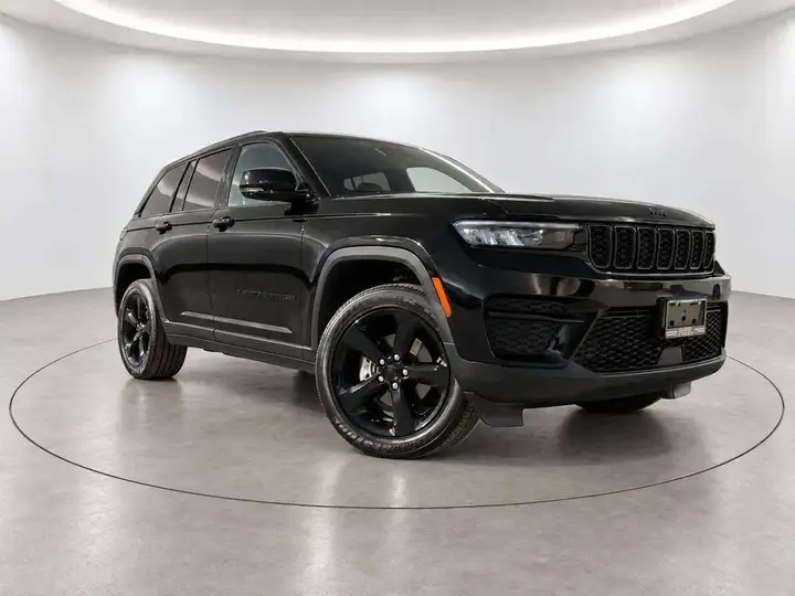 Jeep Grand Cherokee 2024 photo 2