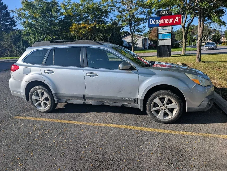 Subaru Outback 2012 photo 2