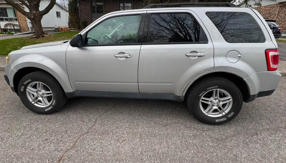Mazda Tribute 2011 photo 2