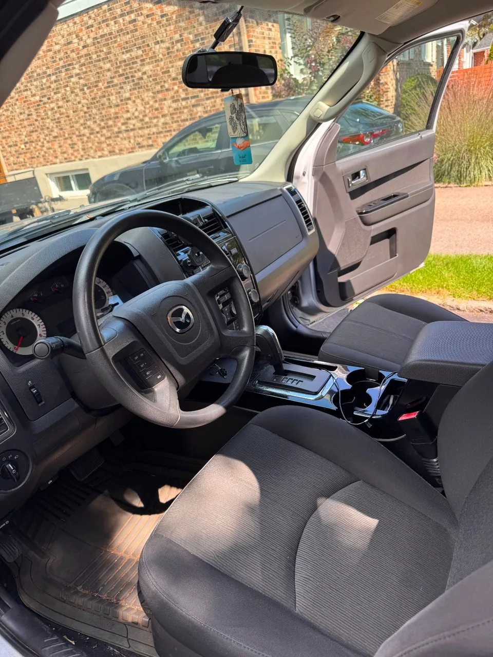 Mazda Tribute 2011 photo 5