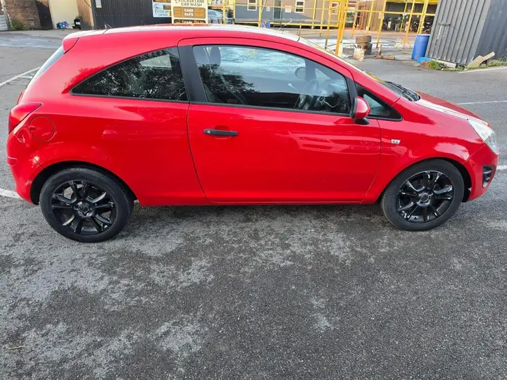 Vauxhall Corsa 2012 photo 2