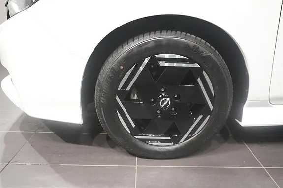 Nissan Leaf 2023 photo 4