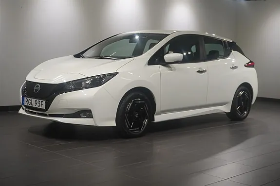Nissan Leaf 2023 photo 2