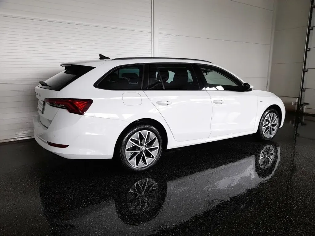 Skoda Octavia 2023 photo 2