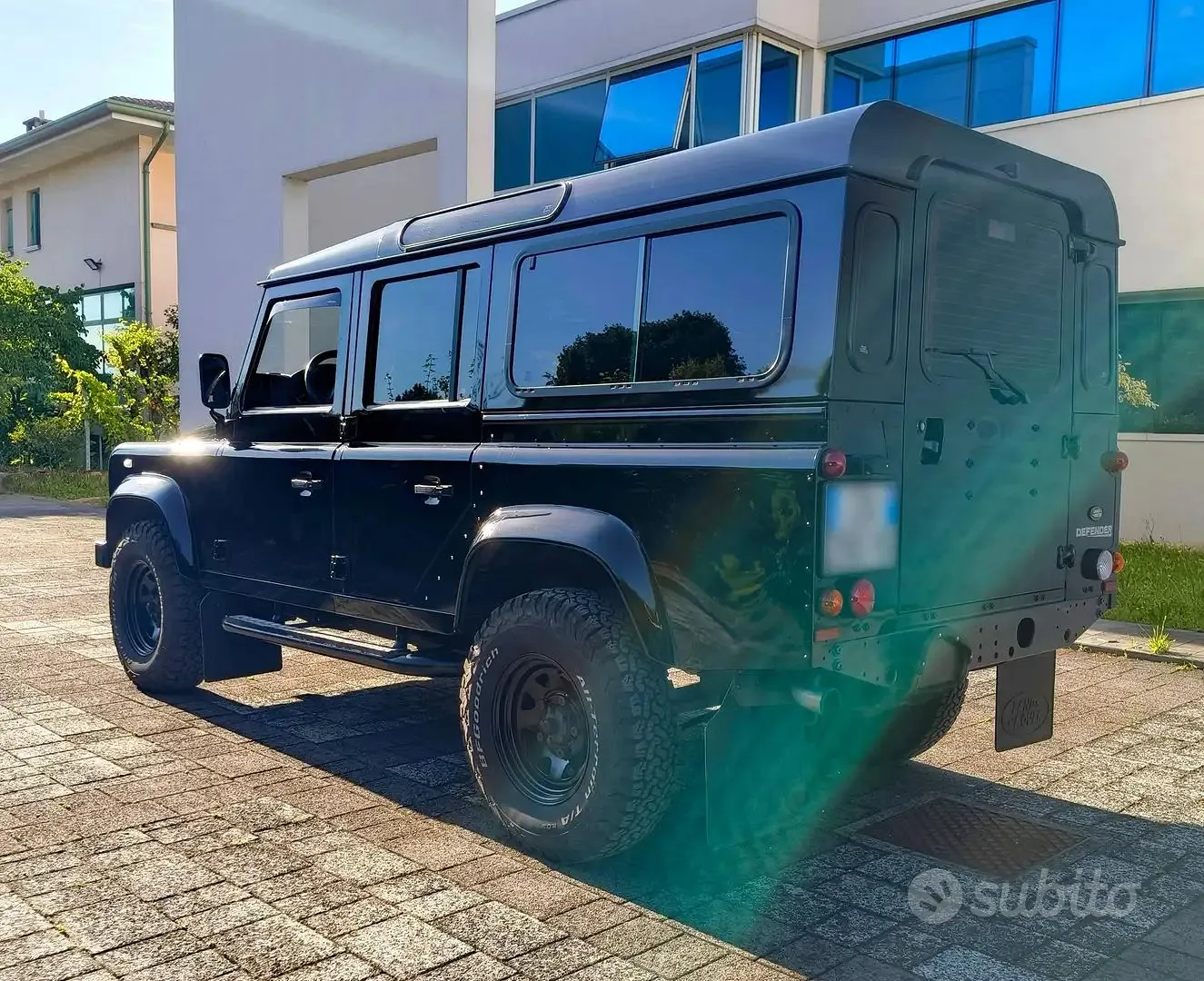 Land Rover Defender 2010 photo 5