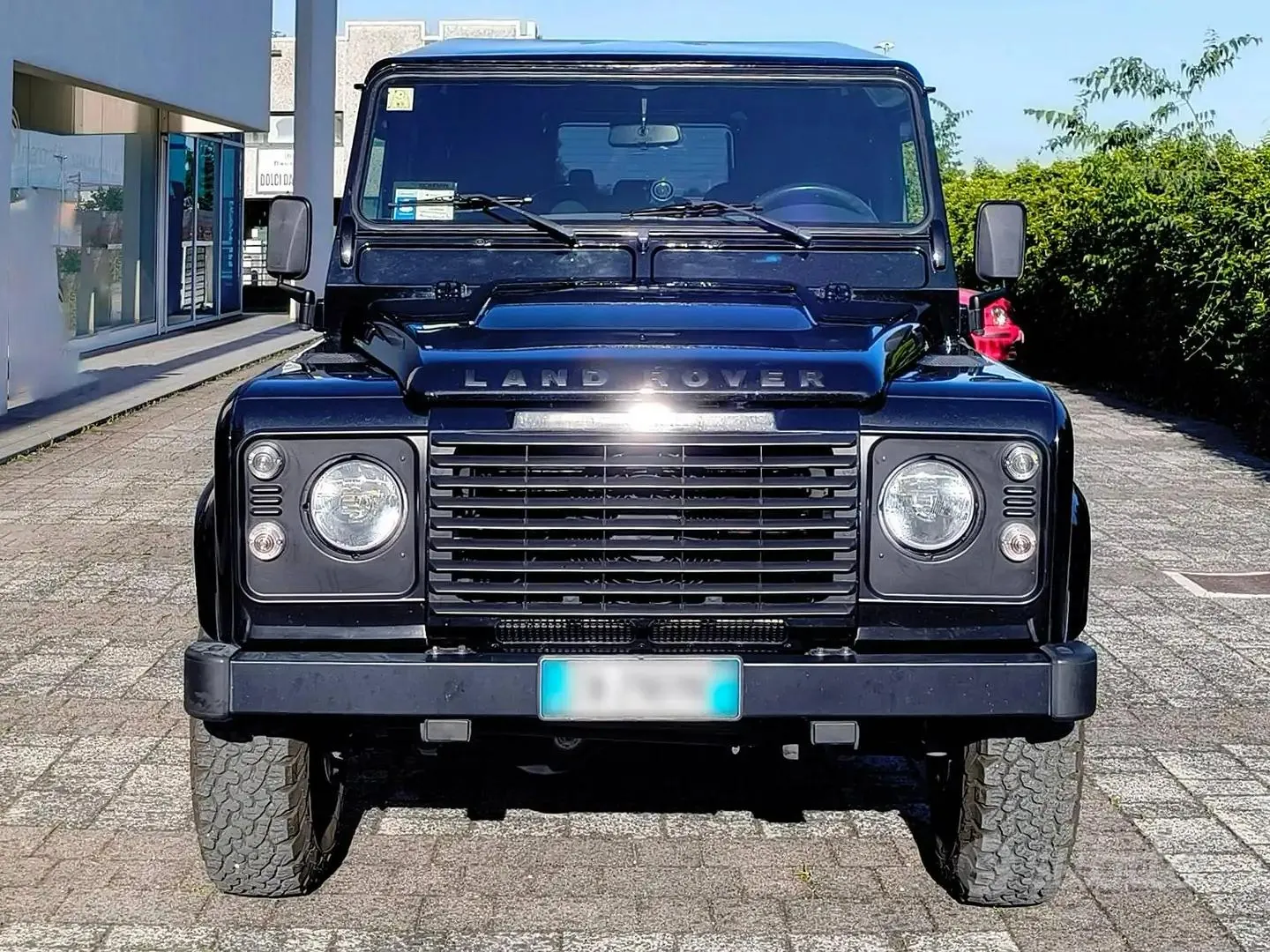Land Rover Defender 2010 photo 3