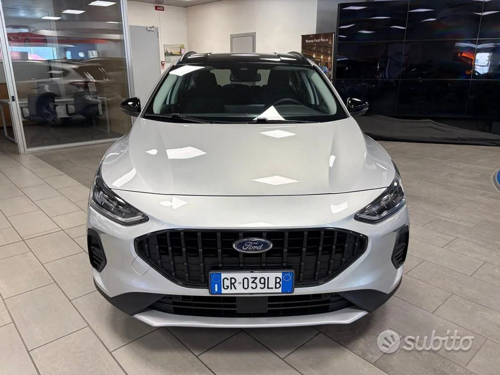 Ford Focus 2023 photo 2