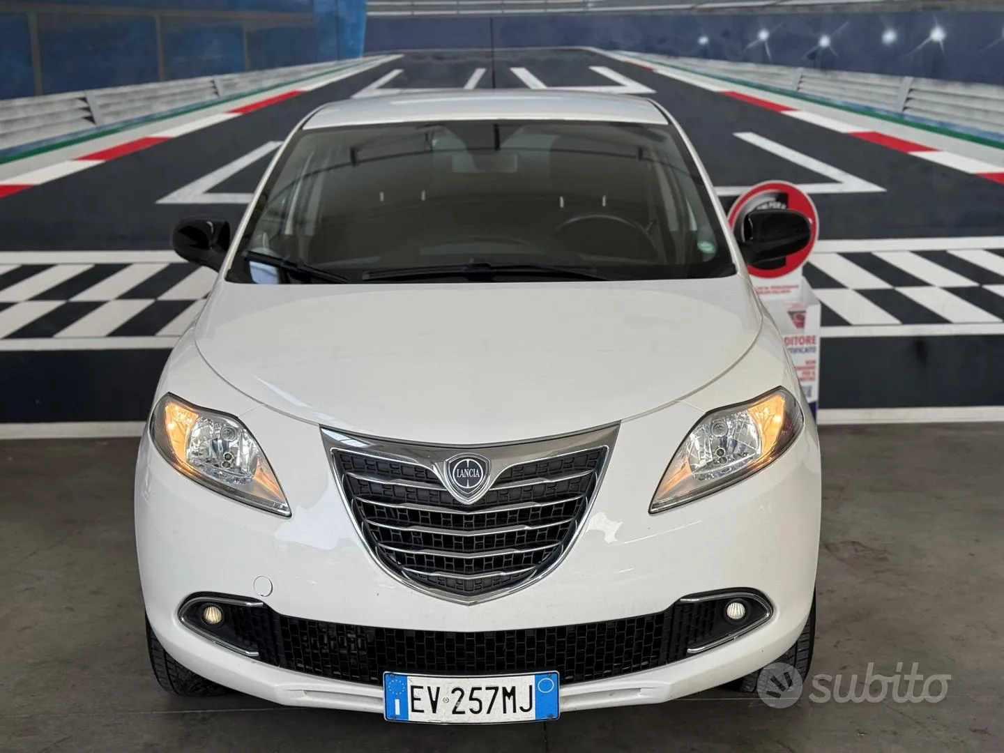 Lancia Ypsilon 2014 photo 2
