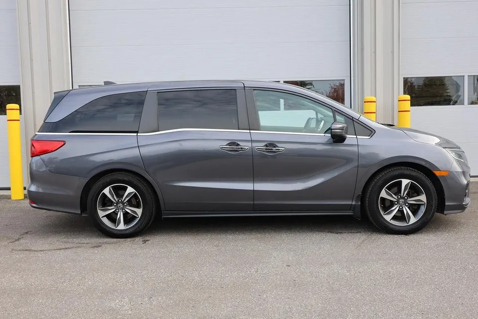Honda Odyssey 2018 photo 2