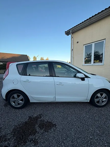 Renault Scenic Iii 2010 photo 2