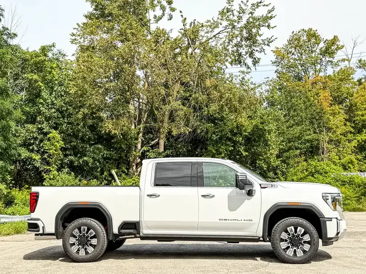 GMC Sierra 2500Hd 2026 photo 3