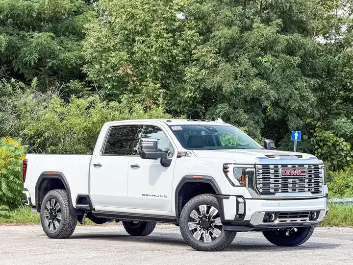GMC Sierra 2500Hd 2026 photo 2