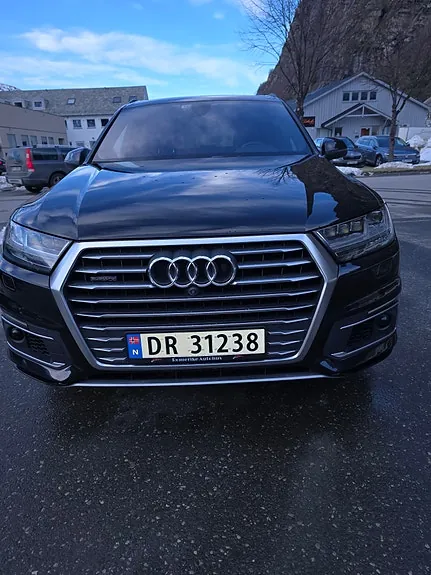 Audi Q7 2017 photo 2
