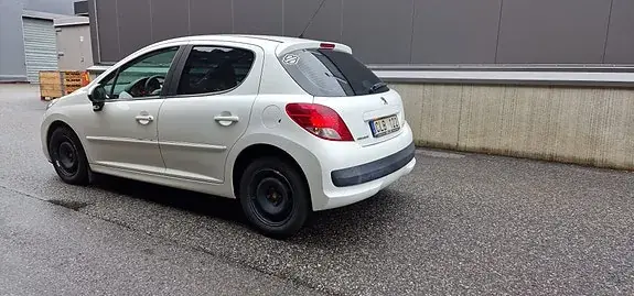 Peugeot 207 2011 photo 4
