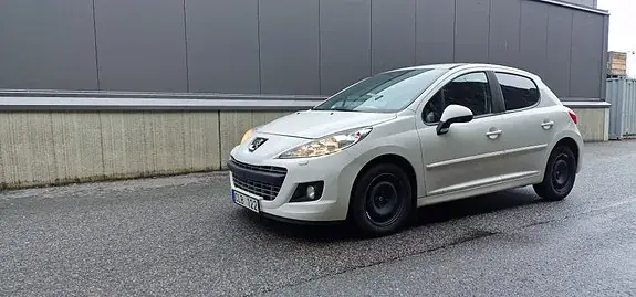 Peugeot 207 2011 photo 2