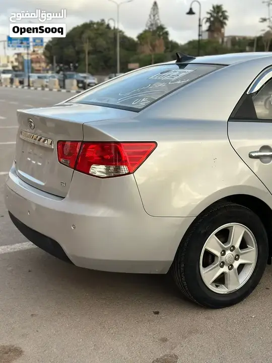 Kia Forte 2010 photo 2