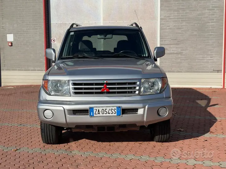 Mitsubishi Pajero 2005 photo 2