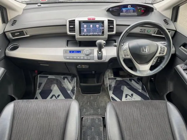 Honda Freede Hybrid 2015 photo 2